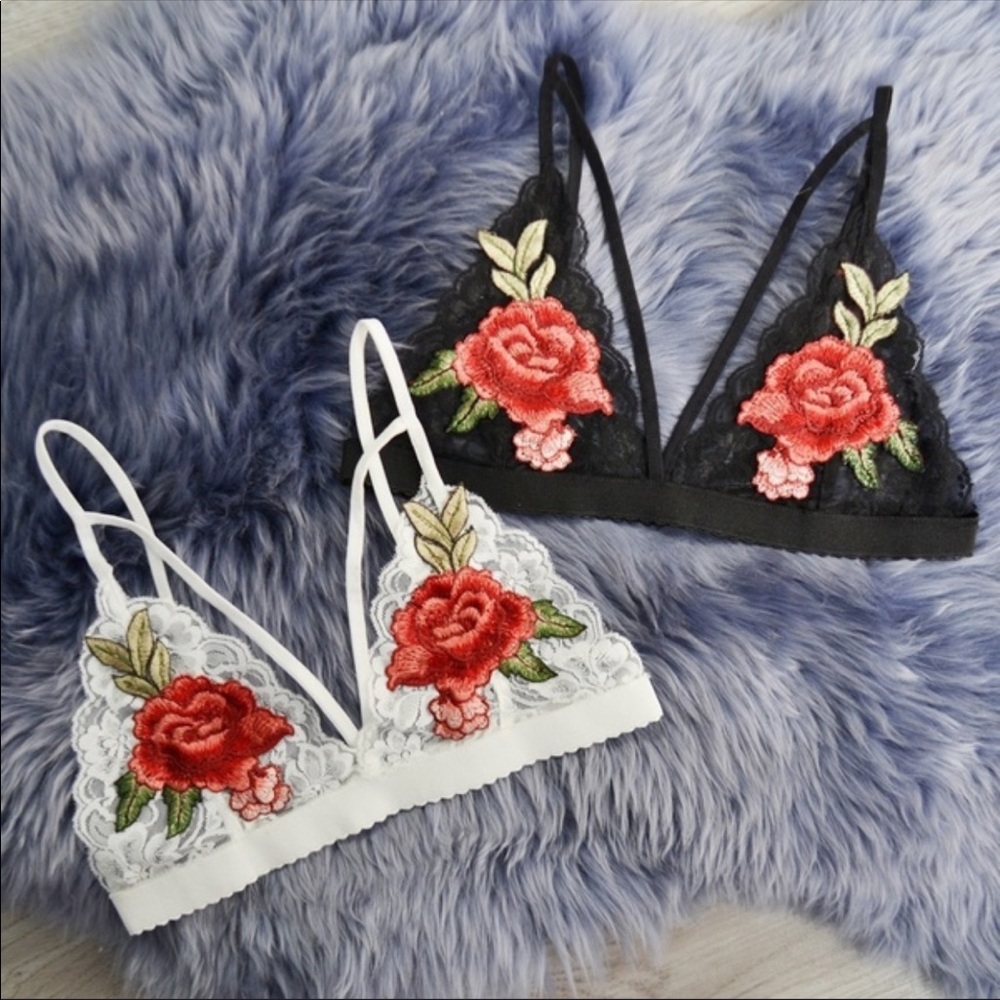 LAST CHANCE Lacy floral harness strap bralette